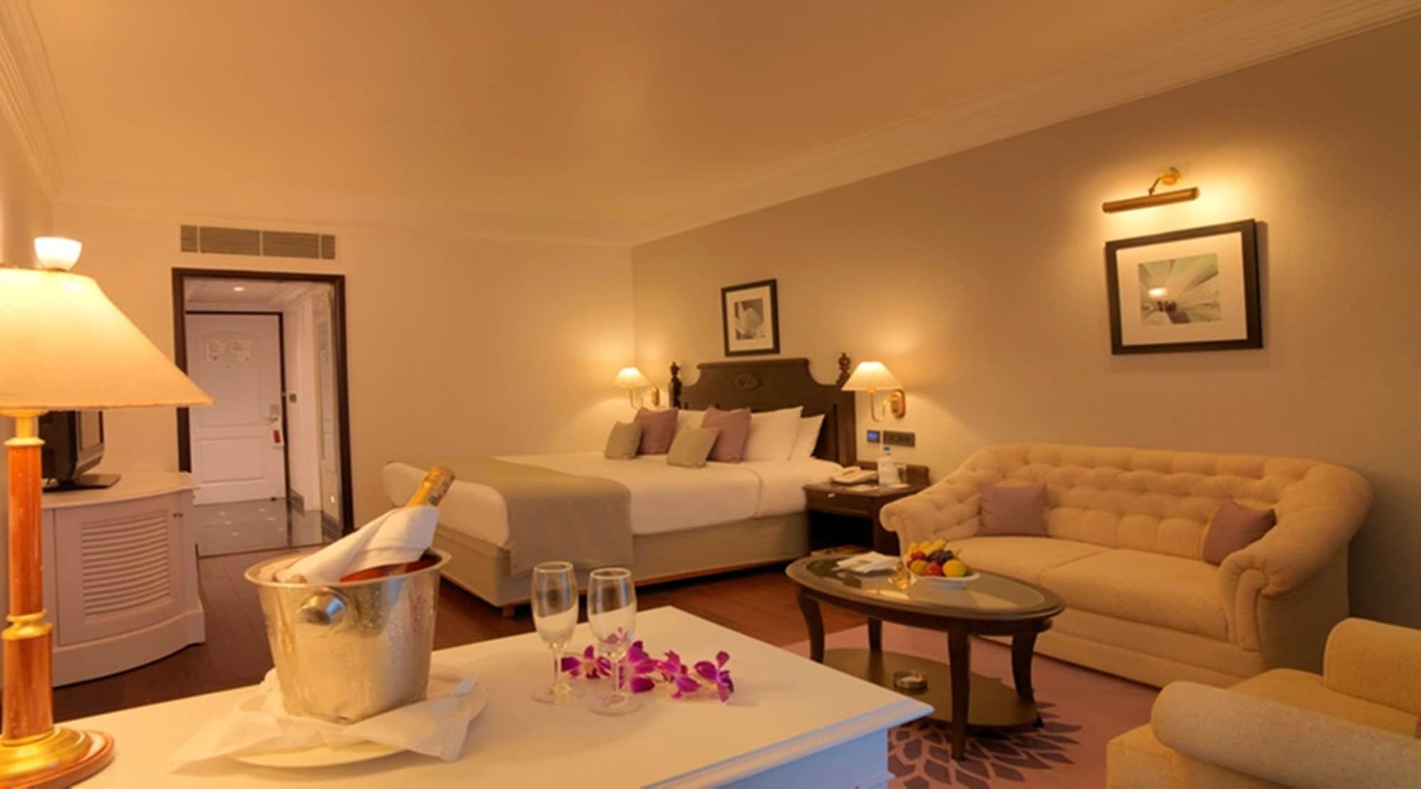 Hotel Royal Orchid Bangalore Buitenkant foto